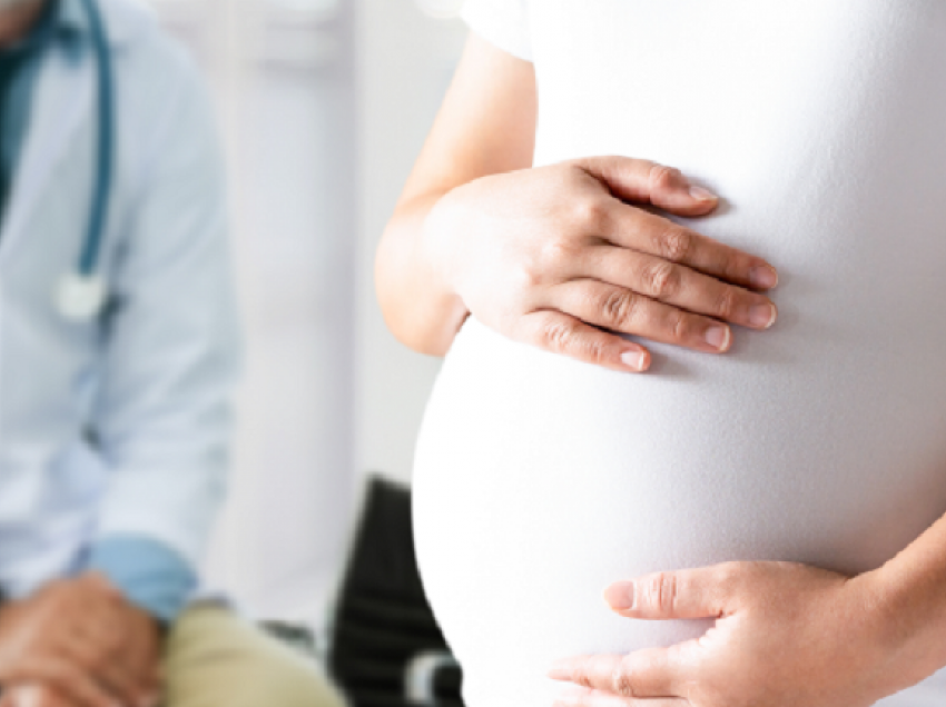 COVID-19 te gratë shtatzëna – si e përballuan dhe cilët janë faktorët e rrezikut? Flet gjinekologu Sabedin Fejzullahu