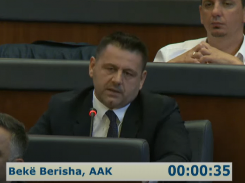 Bekë Berisha i drejtohet deputetit të VV-së: Ti rri trus qaty