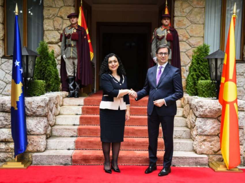 Presidentja Osmani takoi presidentin e Maqedonisë së Veriut, rikonfirmojnë raportet mes dy shteteve