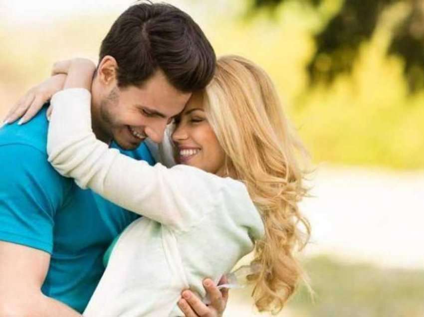 Pse meshkujt janë më romantikë se femrat?