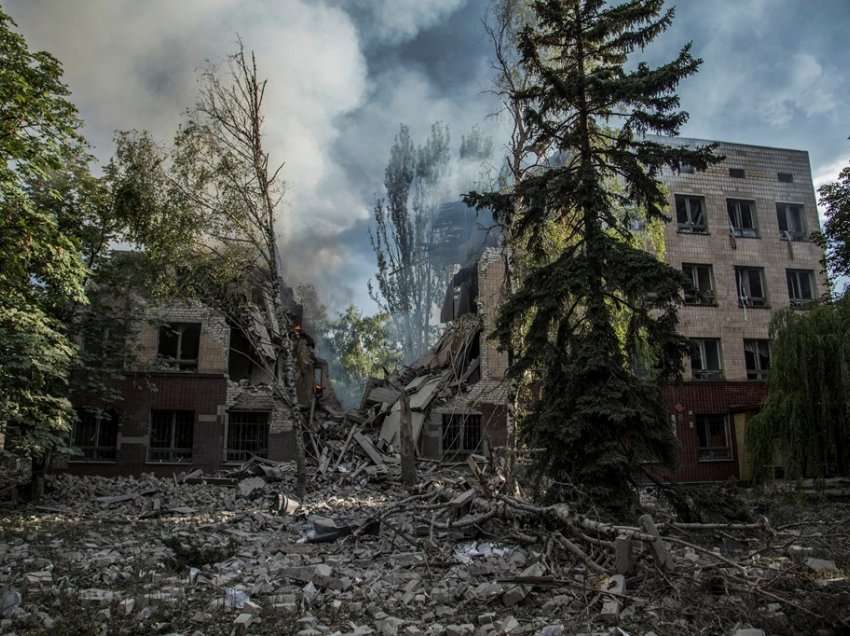 Vazhdon sulmi i Rusisë në qytetin lindor të Lysychansk