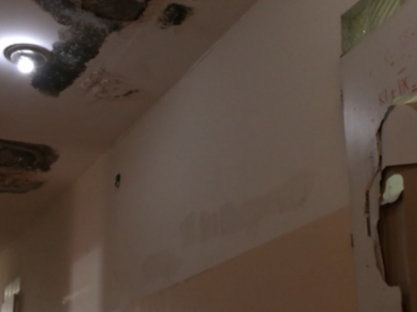 Nxënësve të dy shkollave në Podujevë u rrezikohet jeta nga infrastruktura e dëmtuar