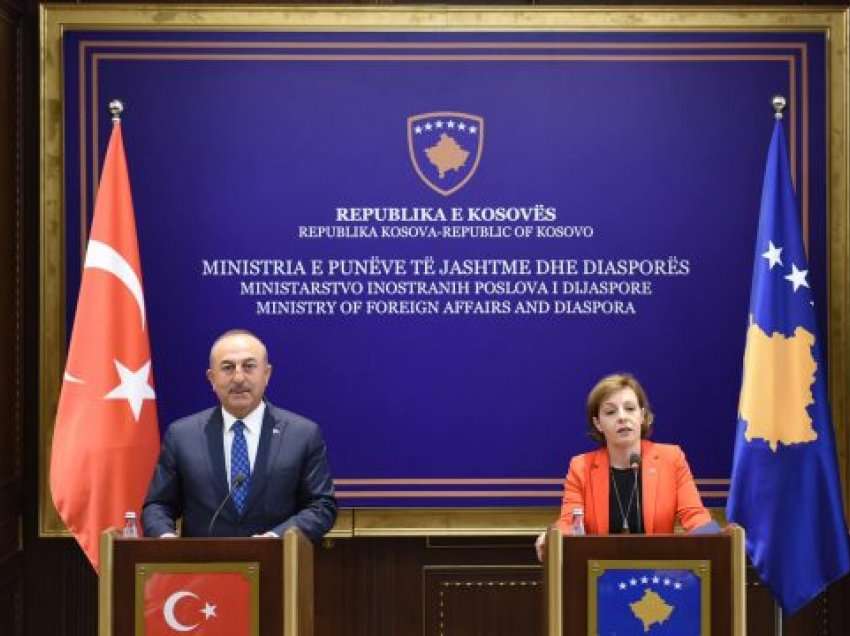 Një marrëveshje, paralajmërime për investime dhe vërejtje, çfarë mori Kosova nga vizita e Cavusoglut
