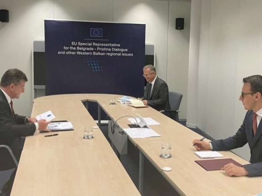 Takimi i Bislimit me Petkoviq nesër në Bruksel, Vuçiq optimist për arritjen e një marrëveshjeje