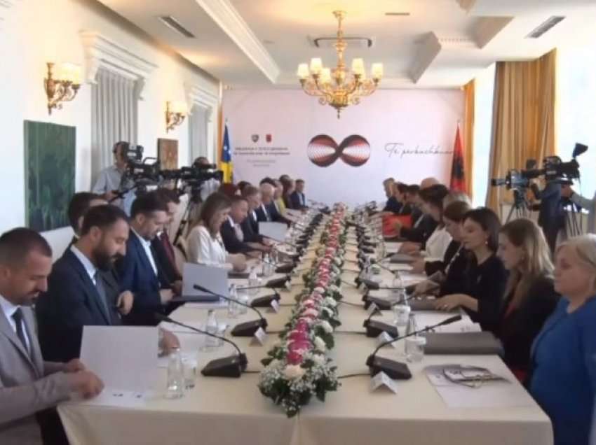 Publikohen marrëveshjet e nënshkruara mes Kosovës dhe Shqipërisë – detajet nga mbledhja e përbashkët 