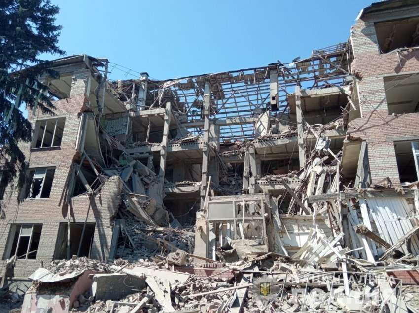 Kolegji në Kharkiv është shkatërruar nga granatimet