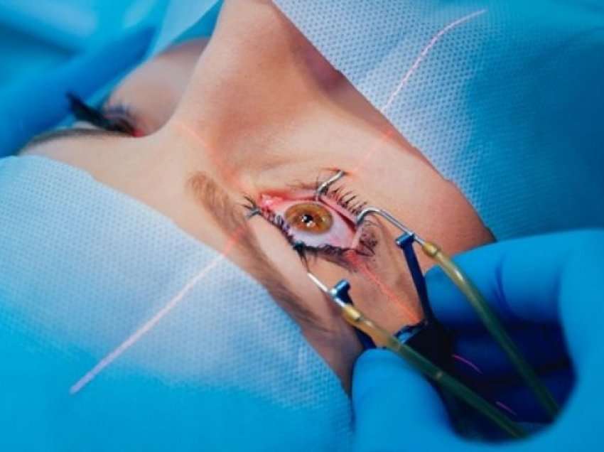 Mjeku ia hoqi syrin e gabuar, pacienti mbeti i verbuar në Sllovaki