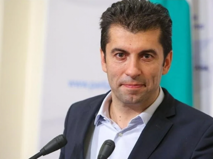 Bullgari/ Bie qeveria e kryeministrit Petkov, pengohet vendimmarrja për heqjen e vetos së Maqedonisë së Veriut