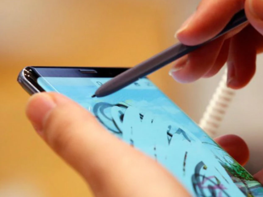 Samsung i Australisë gjobitet me miliona për pretendimet e rreme për telefonat rezistencë ndaj ujit