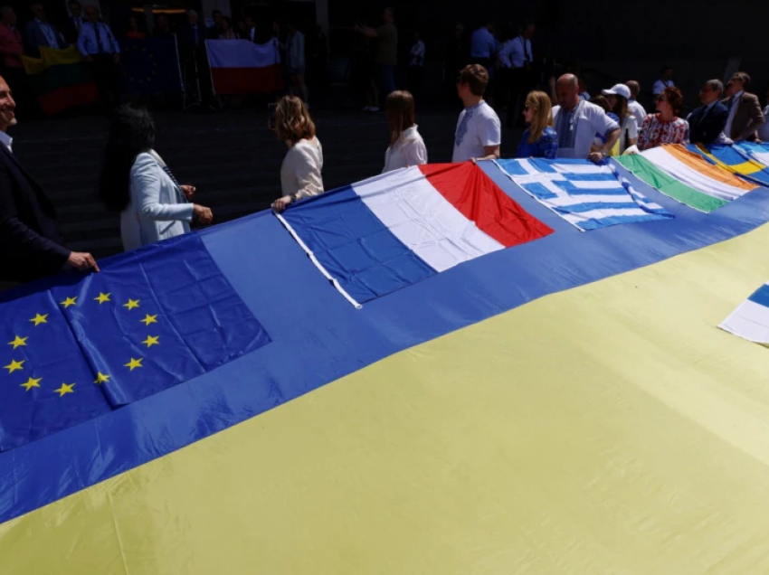 LIVE: Ukraina dhe Moldavia marrin statusin e kandidatit për anëtarësim në BE, ky është reagimi i presidnetit Zelensky