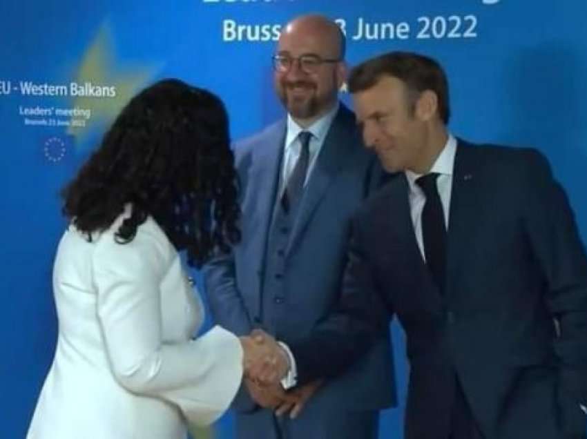 Macron takohet me Osmanin, ky detaj i përshëndetjes merr vëmendje 