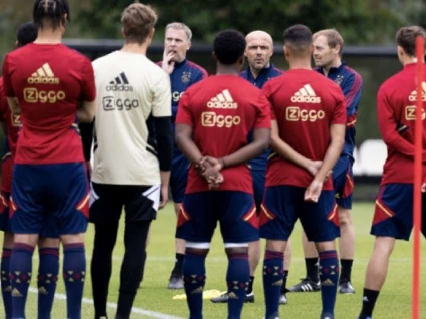 Interesimi nga United, ylli i Ajaxit mungon në stërvitje