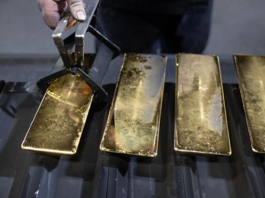 Britania i bashkohet SHBA-së, Japonisë dhe Kanadasë për të ndaluar importet e arit rus