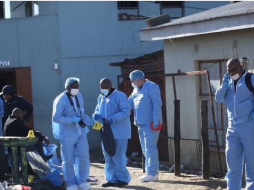 Afrikë e Jugut, rreth 22 të rinj gjenden të vdekur brenda një taverne