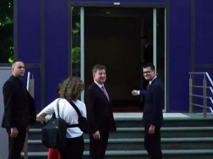 Pamje nga vizita e Miroslav Lajçak tek Kryeministri Kurti.
