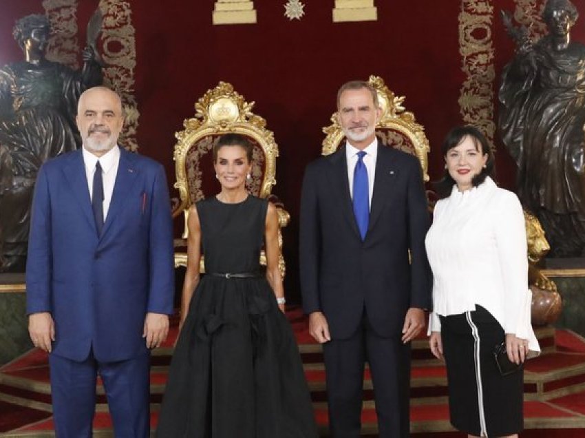 Kryeministri Rama dhe bashkëshortja e tij Linda Rama në Madrid, priten nga mbreti dhe mbretëresha e Spanjës
