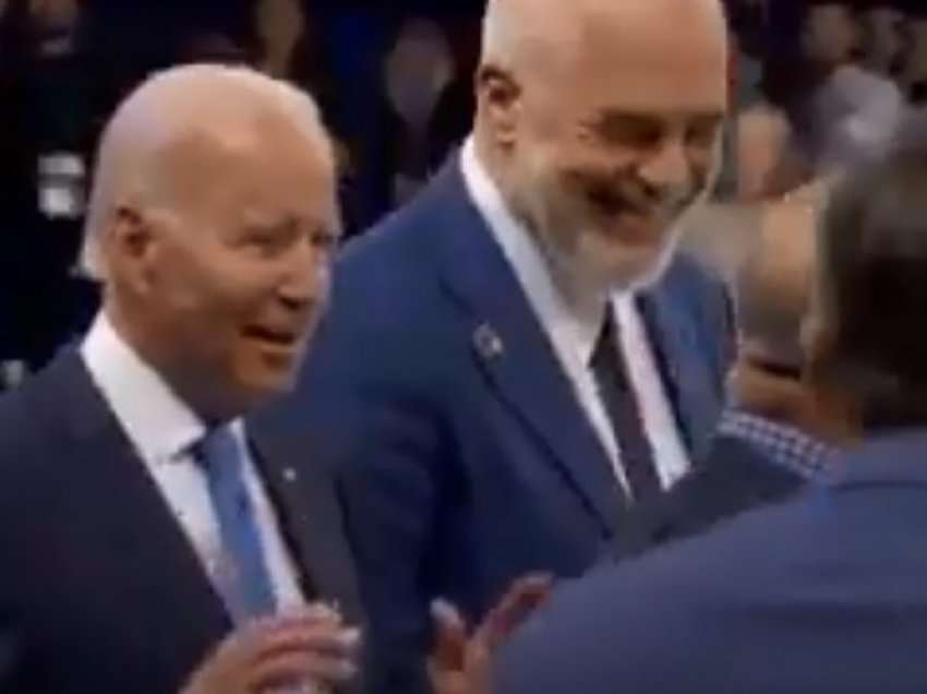 Rama s’i ndahet Bidenit në Samitin e NATO-s, pamjet ku shihet duke biseduar e shtrënguar duart me të
