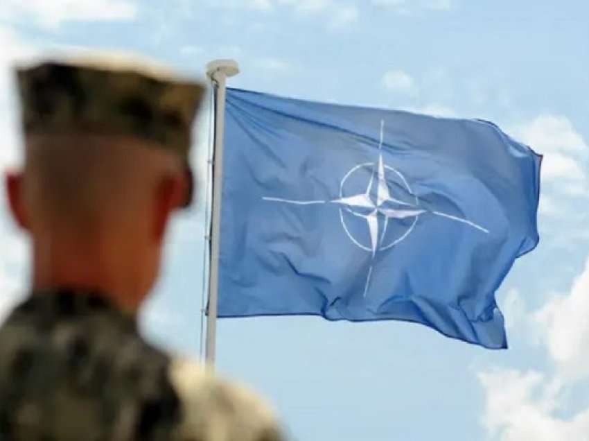 ​NATO fton zyrtarisht Suedinë e Finlandën për t'iu bashkuar aleancës