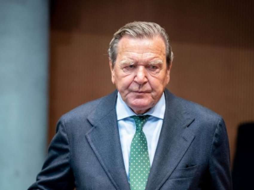 ​Të gjithë punonjësit në zyrën e ish-kancelarit Schröder japin dorëheqje