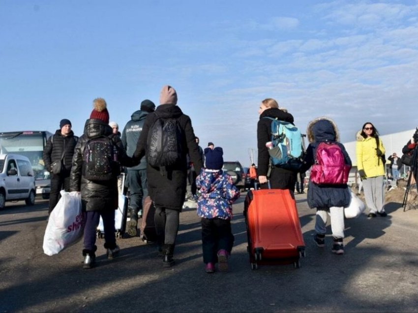 UNHCR: Refugjatët po presin deri në 60 orë për të hyrë në Poloni