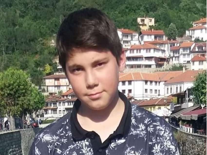 Ky është 14 vjeçari që u vra me thikë në oborrin e shkollës