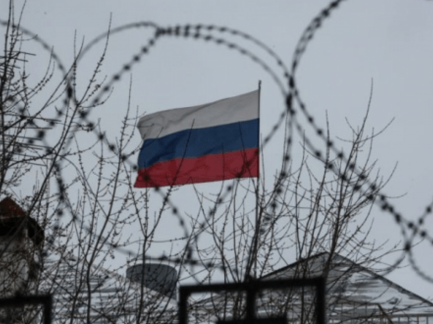 Sllovakia dëbon tre anëtarë të Ambasadës ruse