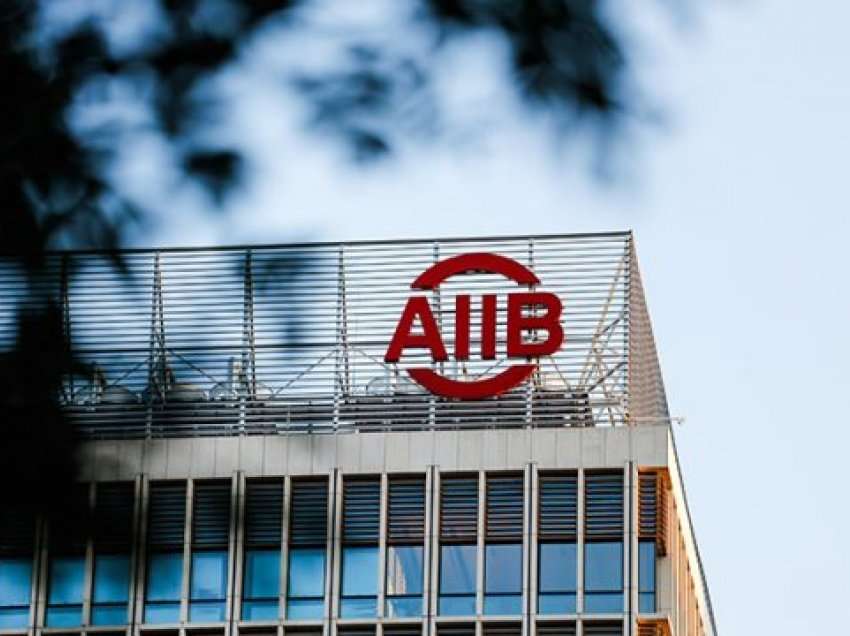 Banka kineze AIIB, shuan aktivitetet në Rusi e Bjellorusi