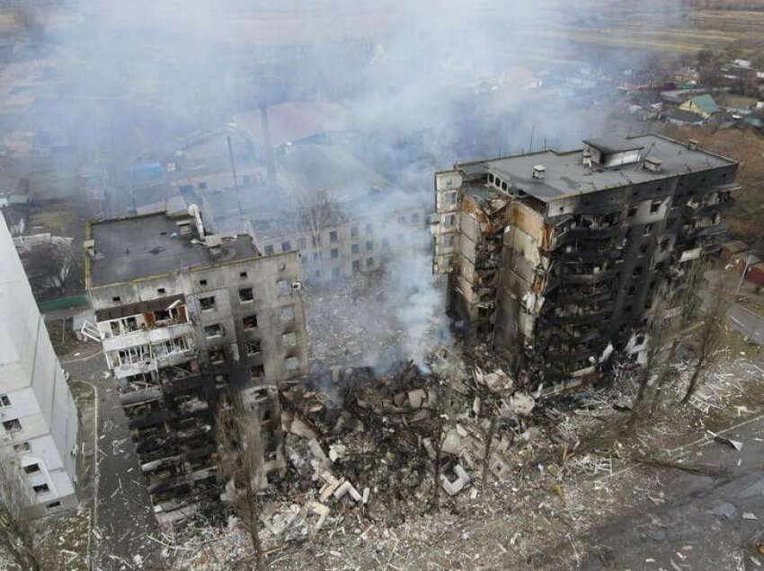 LIVE: Mijëra të vrarë, bombardohen qytetet, Kievi dhe Kharkivi rezistojnë, merret qyteti i parë pas 1 jave