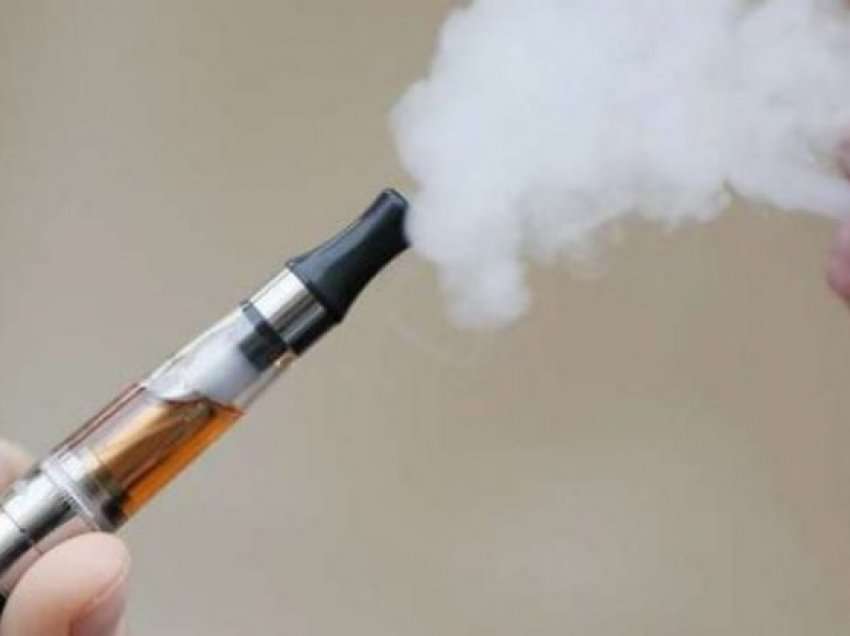 Cigaret elektrike më të rrezikshme se pirja e duhanit në shfaqjen e kancerit të hundës dhe fytit