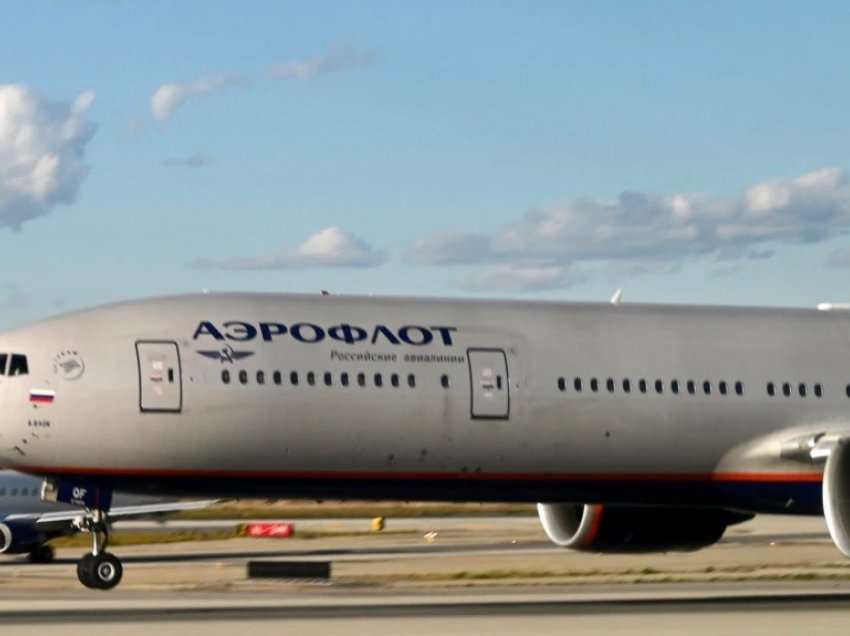VOA: Podgorica mbyll hapësirën ajrore për avionët rusë, i bashkohet Tiranës dhe Shkupit