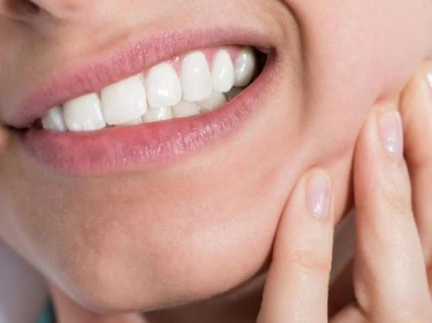 Mënyra të thjeshta për t’u kujdesur për dhëmbët