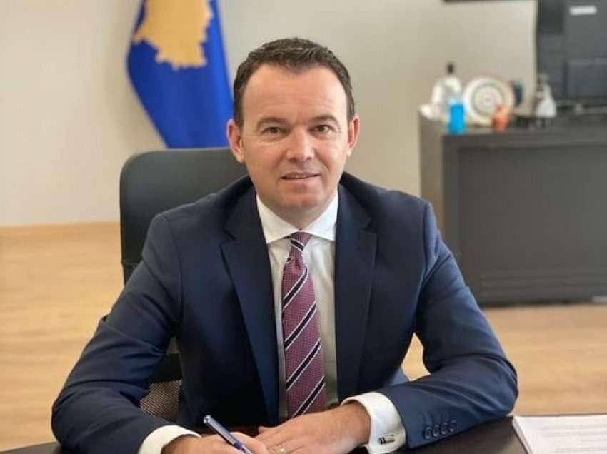 Ministri Peci: Fëmijët e mi po bullizohen në shkolla për shkak të mbiemrit
