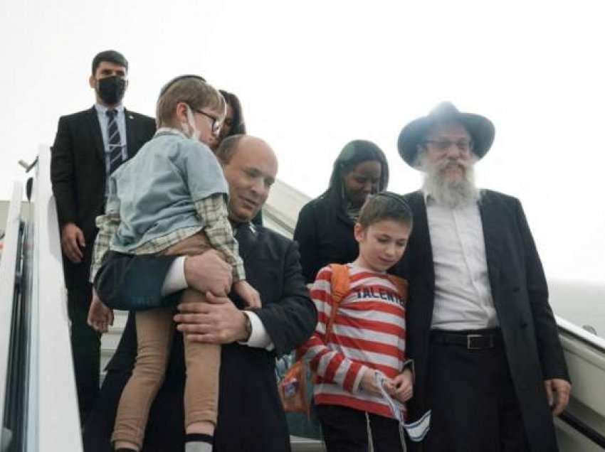 Qindra refugjatë hebrenj mbërrijnë në Izrael nga Ukraina