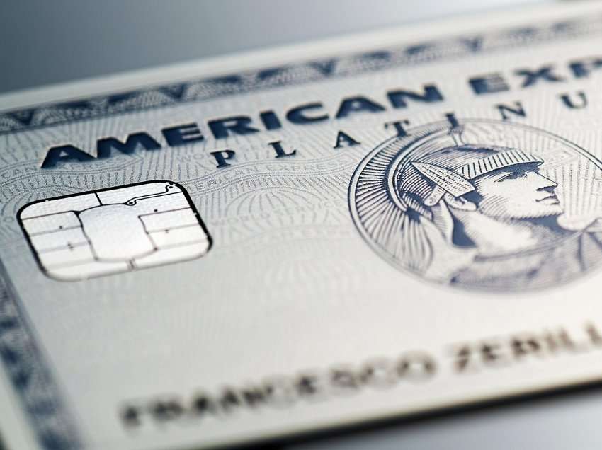 American Express bëhet kompania më e fundit e kartave të kreditit që pezullon operacionet në Rusi