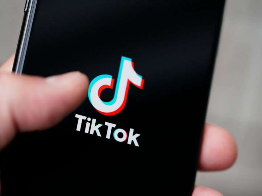 TikTok pezullon disa shërbime në Rusi