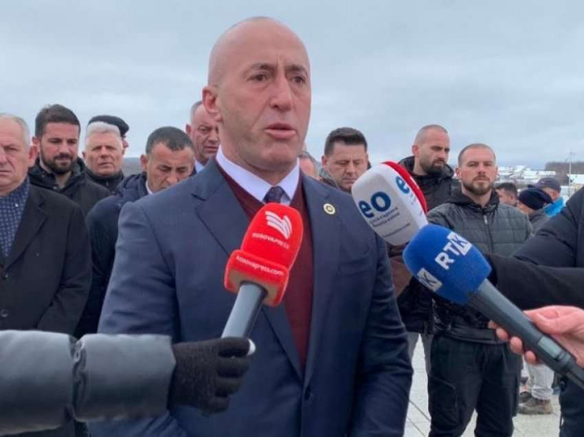 Haradinaj bën homazhe në Prekaz: Jemi në vendin e shenjtë të shqiptarëve