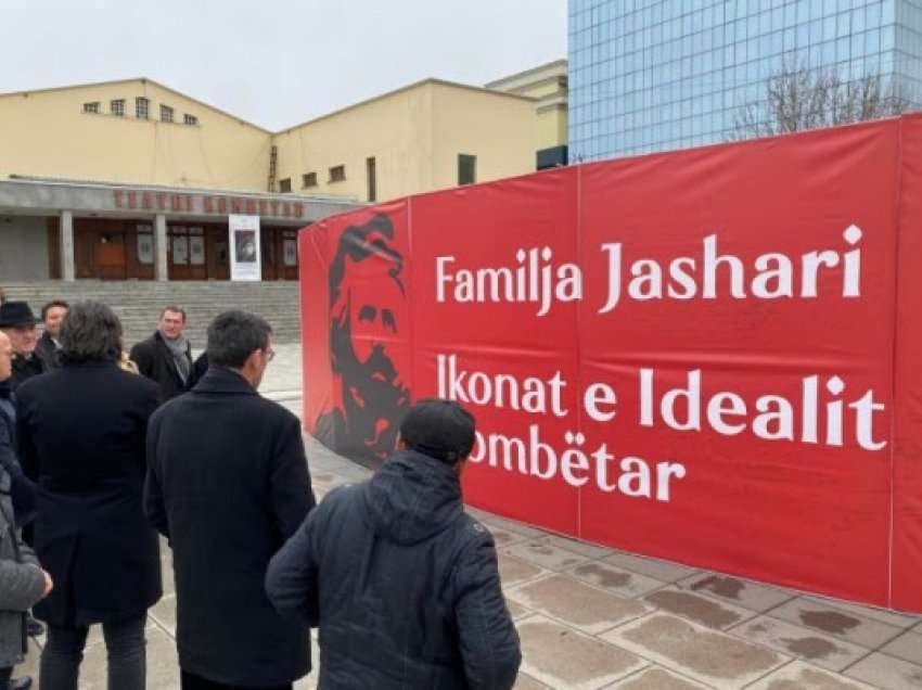 Në Prishtinë hapet instalacioni me fotografi dhe video që paraqesin historinë e lavdishme të familjes Jashari