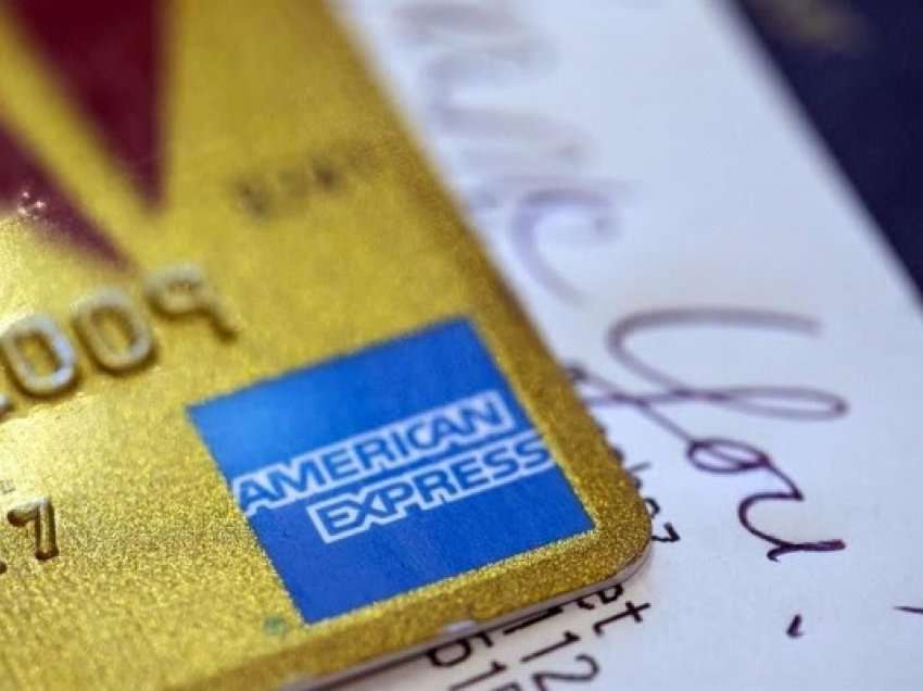 ​American Express e TikTok pezullojnë punën në Rusi