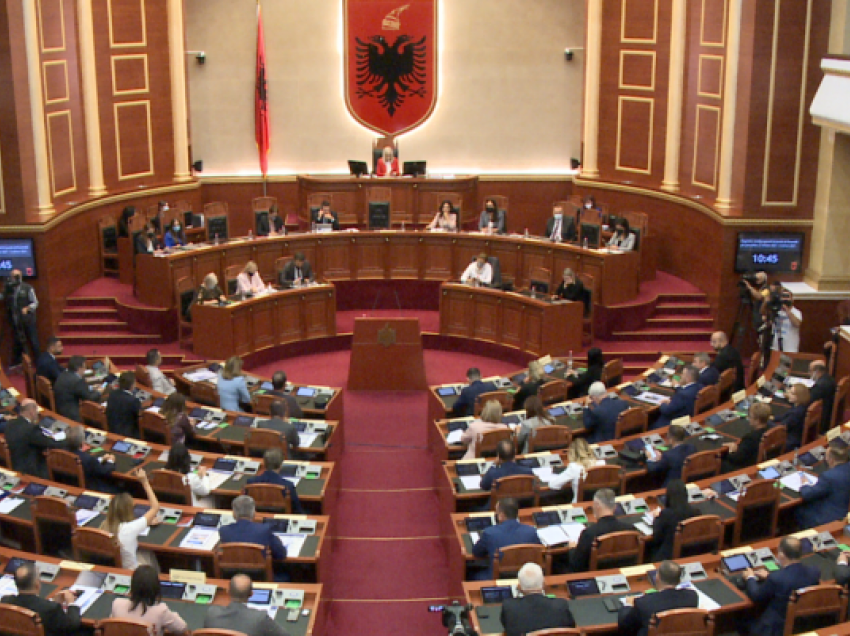Debate në parlament për miratimin e rezolutës pro Ukrainës. Balla: Të shkojmë direkt në votim. Berisha: Propozim absurd! 