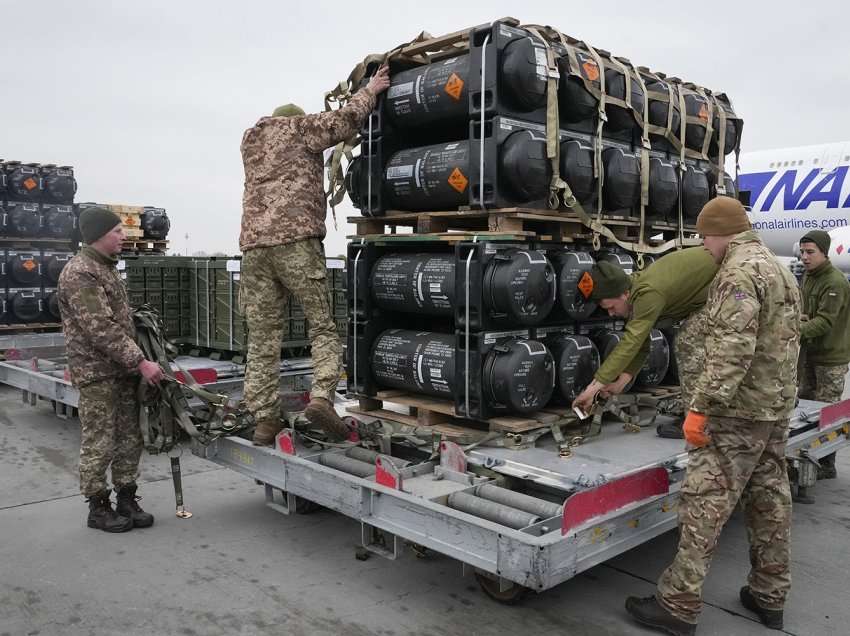 Ukraina ka pranuar gati 20 mijë raketa antitank dhe kundërajror deri më tani