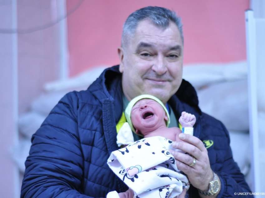 Jetë e re në një maternitet në Kiev, mes luftës dhe koronavirusit