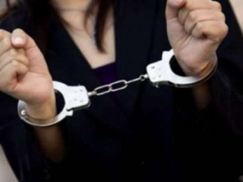 Dyshohet se janë marrë me prostitucion, arrestohen katër burra dhe një grua në Gjakovë