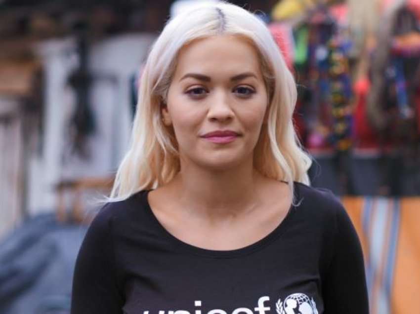 Rita Ora iu bën thirrje fansave të dhurojnë për UNICEF-in, për të ndihmuar gratë e prekura nga lufta në Ukrainë