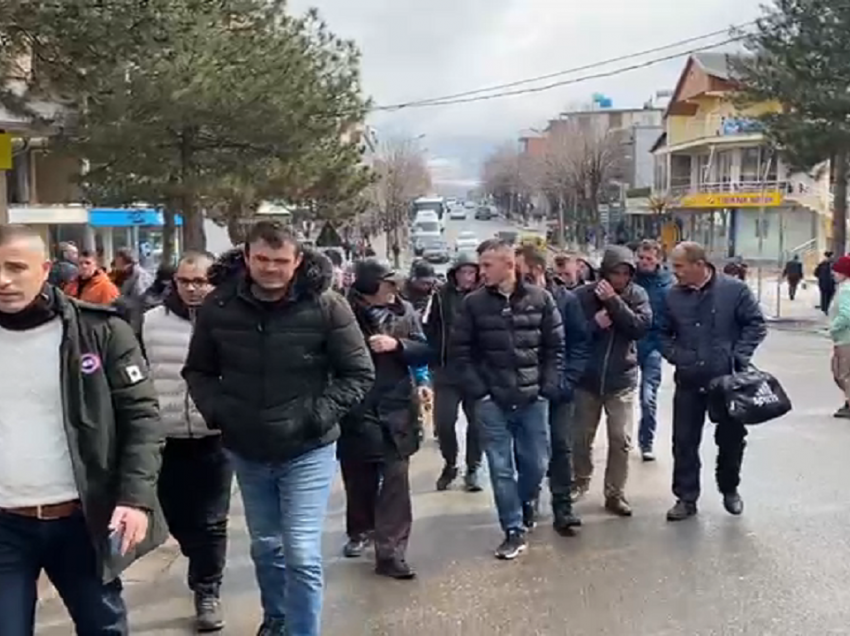Protestë në Kukës, qytetarët kërkojnë uljen e çmimeve dhe rritjen e pagave