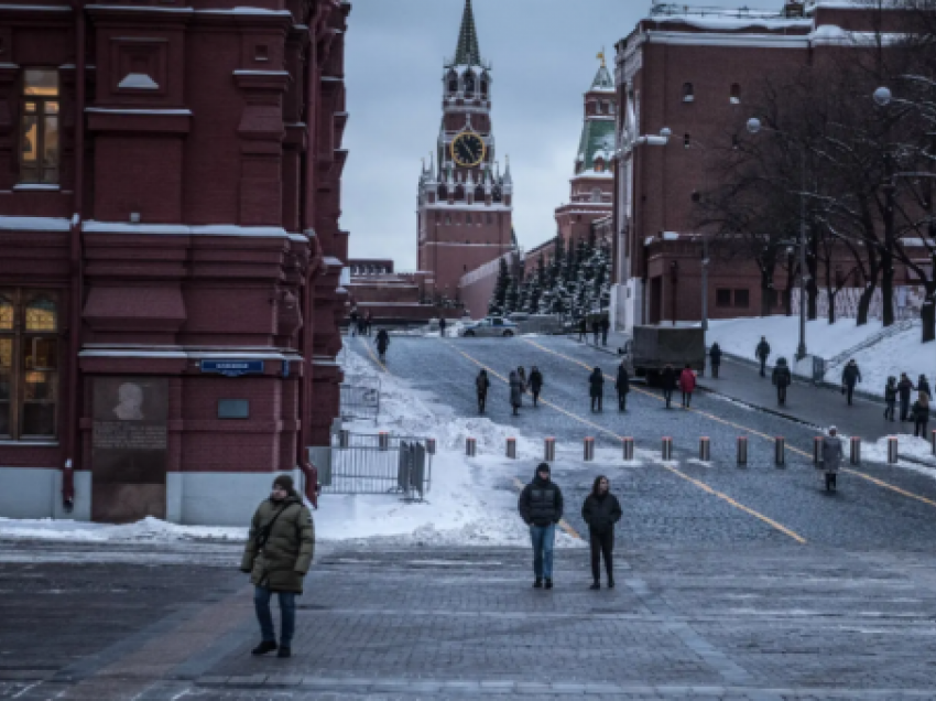 ‘Heshtje varri’ në Moskë/ Pas sanksioneve ekonomike, tani po i largohet edhe truri i të rinjve