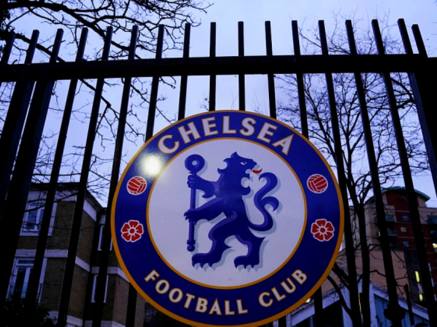 Barclays ia pezullon llogarin bankare klubit të Chelseat