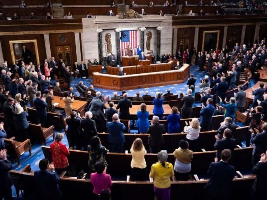 Kongresi amerikan miraton 13.6 miliardë dollarë ndihmë për Ukrainën