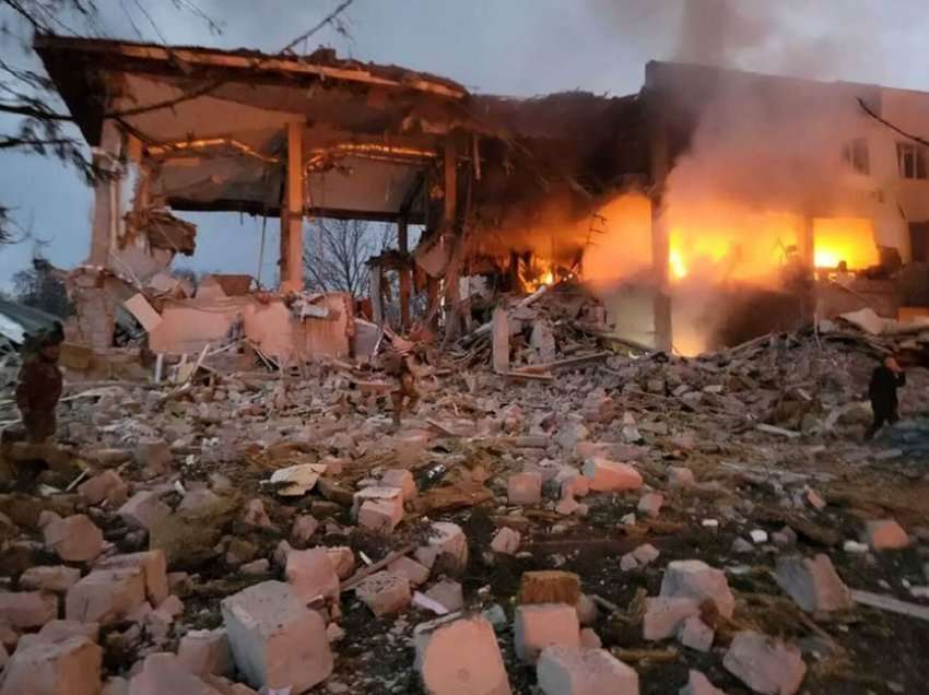 Rusia zgjeron sulmet në Ukrainë, raportohet për viktima - Britania lëshon alarmin