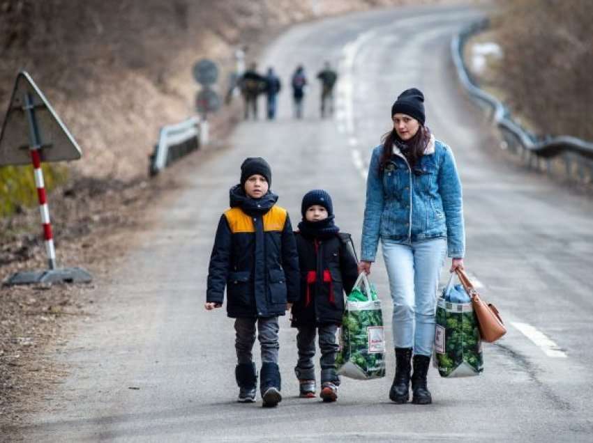 Rusët i lanë pa trajtim, fëmijët ukrainas me kancer mbërrijnë në Britani të Madhe