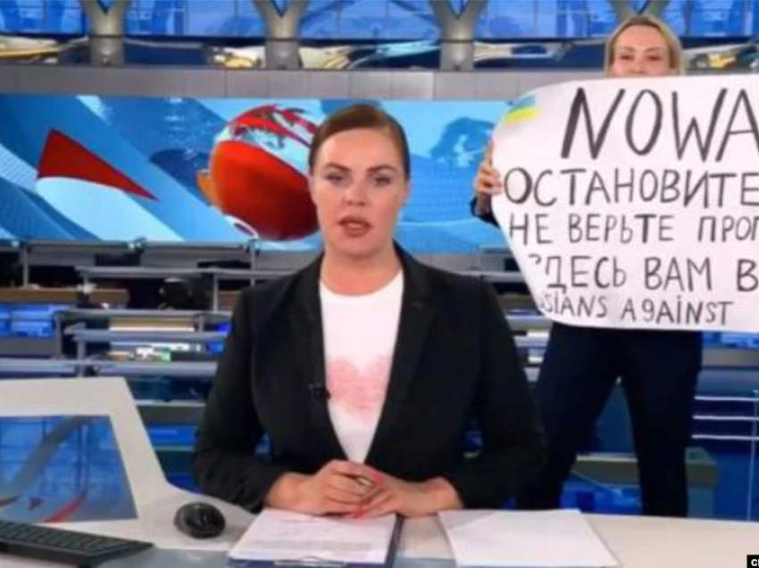Kremlini e quan “huliganizëm” protestën në televizionin rus